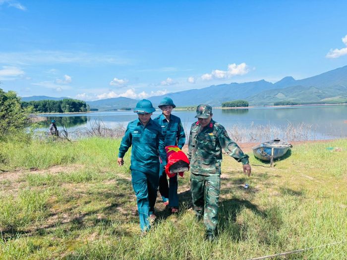 Nỗ lực quy tập hài cốt liệt sĩ. Ảnh: ĐVCC