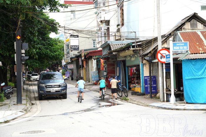 Hiện nay, ô tô chỉ được di chuyển trên đoạn đường này theo chiều từ Phân hiệu Đại học Thái Nguyên tại tỉnh Điện Biên ra đường Trường Chinh.