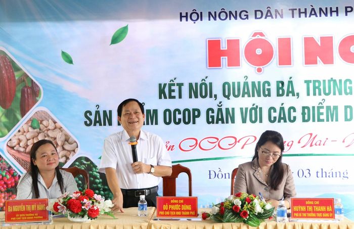 Hội nghị kết nối, quảng bá, trưng bày và tiêu thụ sản phẩm OCOP gắn với cao điểm du lịch sinh thái nhà vườn. Ảnh: Tố Tâm