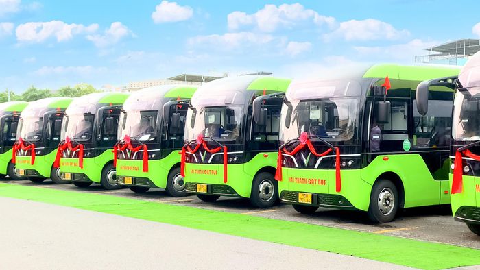 Tuyến xe buýt điện số 9 là tuyến xe buýt điện nội thành đầu tiên được triển khai trên địa bàn thành phố. Ảnh: Khánh Lộc