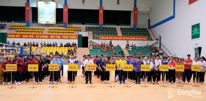 Các đoàn vận động viên tham dự Giải vô địch Muay trẻ quốc gia năm 2026. Ảnh: Thủy Tiên