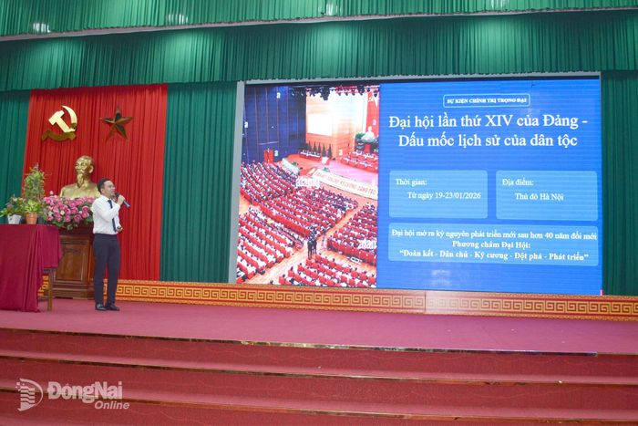 Thí sinh trình bày phần thi tại hội thi. Ảnh: Phương Hằng