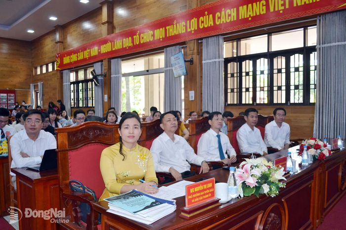  Các đồng chí trong Ban tổ chức, Ban giám khảo, đại biểu dự khai mạc hội thi. Ảnh: Phương Hằng