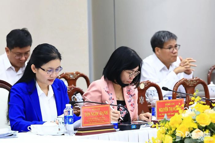 Đồng chí Tôn Ngọc Hạnh, Ủy viên Trung ương Đảng, Phó Bí thư Thường trực Thành ủy, Chủ tịch HĐND thành phố cùng các đồng chí lãnh đạo thành phố dự hội nghị. Ảnh: CN