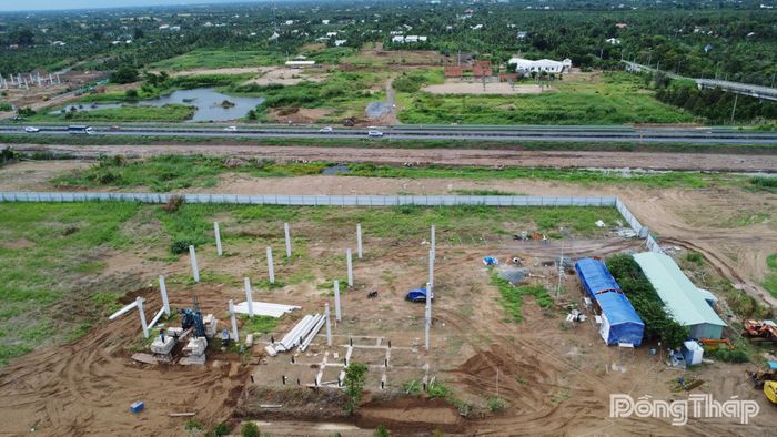 Dự án Trạm dừng nghỉ Trung Lương - Mỹ Thuận đang được triển khai xây dựng và chờ đầu tư tuyến đường tăng, giảm tốc để kết nối với tuyến cao tốc.
