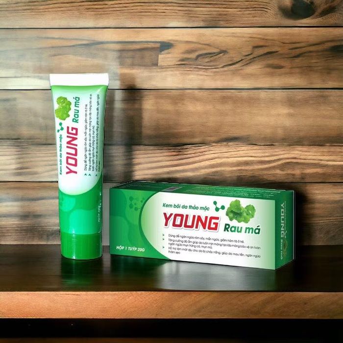 Sản phẩm Kem bôi da thảo mộc Young rau má (hộp 1 tuýp 20g). Ảnh: Internet