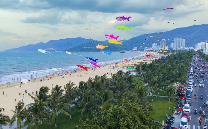 Liên hoan diều nghệ thuật Quy Nhơn - Gia Lai năm 2026 góp phần tạo không khí sôi động mùa du lịch hè và quảng bá hình ảnh địa phương. Ảnh: Dũng Nhân 