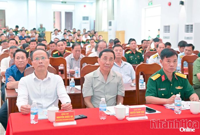 Các đại biểu dự hội nghị.
