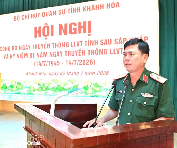 Thiếu tướng Nguyễn Túy - Ủy viên Ban Thường vụ Tỉnh ủy, Chỉ huy trưởng Bộ Chỉ huy Quân sự tỉnh phát biểu tại hội nghị.