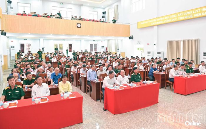 Quang cảnh hội nghị.