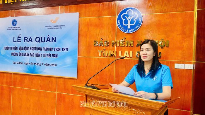 Đồng chí Vũ Thị Hoài Gương - Phó Giám đốc BHXH tỉnh phát biểu tại buổi lễ.