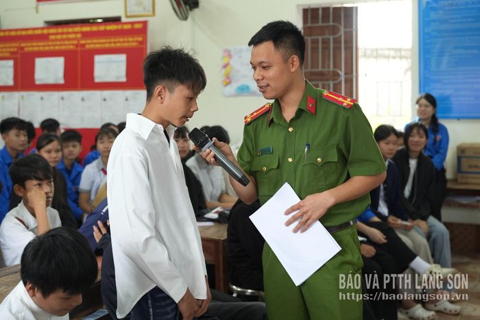 Học sinh xã Mẫu Sơn tham gia giao lưu tại chương trình
