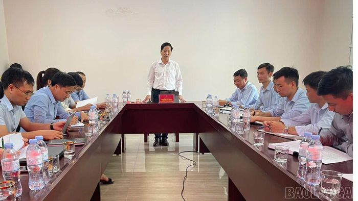 Đồng chí Trần Xuân Thảo - Bí thư Đảng ủy, Chủ tịch HĐND xã phát biểu tại buổi làm việc.