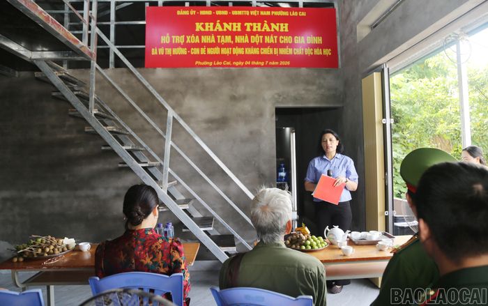 Phường Lào Cai tổ chức khánh thành, bàn giao nhà tình nghĩa, nhà nhân ái cho một số hộ gia đình chính sách, có hoàn cảnh khó khăn trên địa bàn.