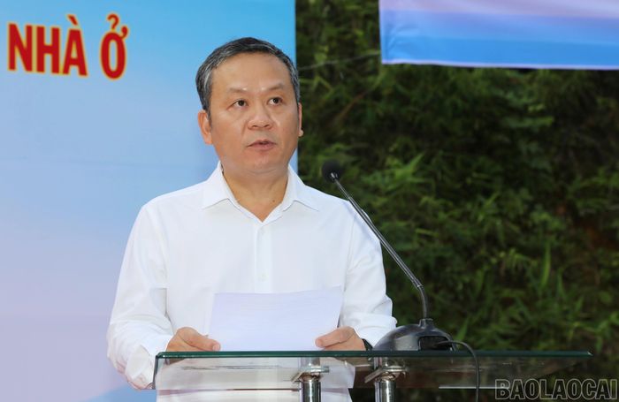Đồng chí Nguyễn Quốc Huy - Ủy viên Ban Chấp hành Đảng bộ tỉnh, Bí thư Đảng ủy phường Lào Cai phát biểu tại buổi lễ.