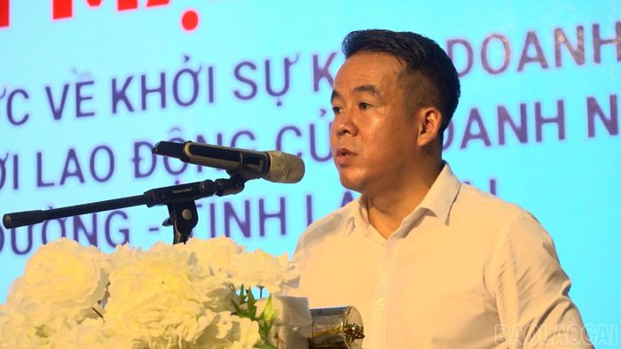 Ông Nguyễn Thái Hòa, đại diện Trung tâm Xúc tiến Đầu tư, Thương mại và Du lịch tỉnh Lào Cai phát biểu khai mạc lớp tập huấn.