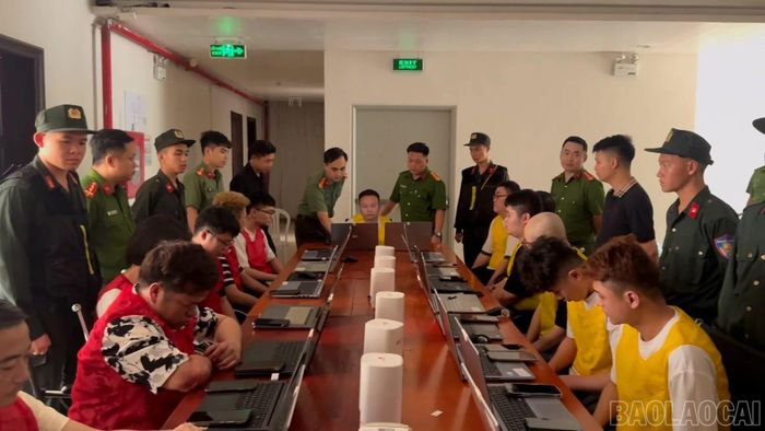 Lực lượng công an tỉnh Lào Cai kịp thời phát hiện, bắt giữ 01 ổ nhóm lừa đảo tại khách sạn Sông Hồng View, phường Lào Cai.