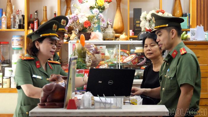 Lực lượng công an tăng cường kiểm tra tại các cơ sở lưu trú thường xuyên có khách nước ngoài.