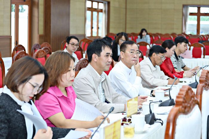 Lãnh đạo các đơn vị, địa phương tham dự cuộc họp