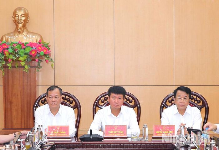 Các đồng chí Thường trực Tỉnh ủy chủ trì tại điểm cầu tỉnh Ninh Bình.