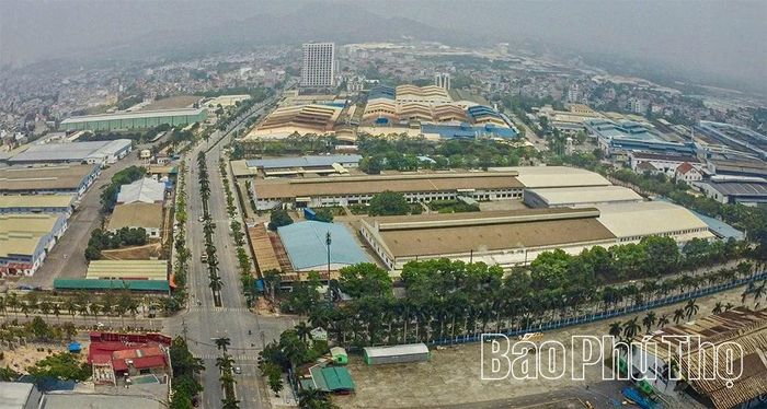 Cực tăng trưởng phía Đông Nam của tỉnh tập trung hệ thống khu công nghiệp hiện đại, có lợi thế kết nối trực tiếp với vùng Thủ đô, sân bay quốc tế Nội Bài và các tuyến cao tốc huyết mạch.