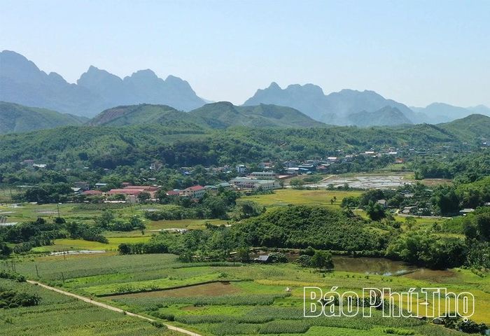 Tuyến đường Dũng Phong - Nam Phong hiện là tuyến đường đẹp của xã Mường Thàng.