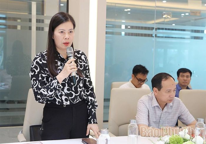 Giám đốc Sở Tài chính Vương Thị Bẩy phát biểu tại buổi kiểm tra.
