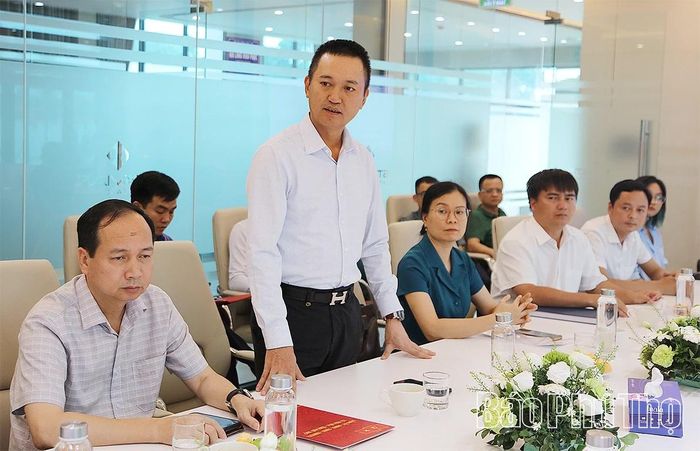 Đại diện chủ đầu tư KCN Thái Hòa - Liễn Sơn - Liên Hòa báo cáo tại buổi kiểm tra.
