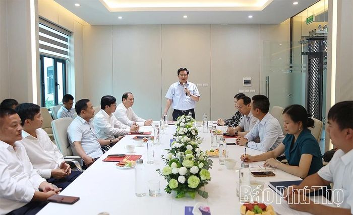 Chủ tịch UBND tỉnh Trần Duy Đông phát biểu chỉ đạo tại buổi kiểm tra KCN Thái Hòa - Liễn Sơn - Liên Hòa.