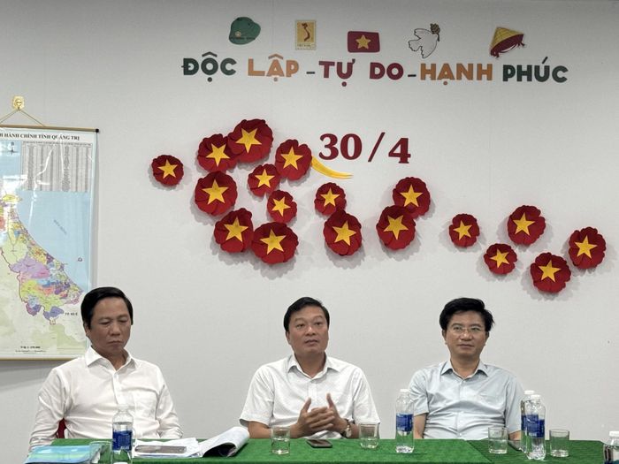 Đồng chí Chủ tịch UBND tỉnh Lê Hồng Vinh yêu cầu các đơn vị tiếp tục rà soát, hoàn thiện từng hạng mục - Ảnh: Mai Linh