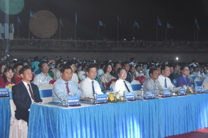 Đồng chí Nguyễn Văn Phương, Ủy viên Trung ương Đảng, Bí thư Tỉnh ủy và các đại biểu tham dự lễ khai mạc - Ảnh: Đ.V