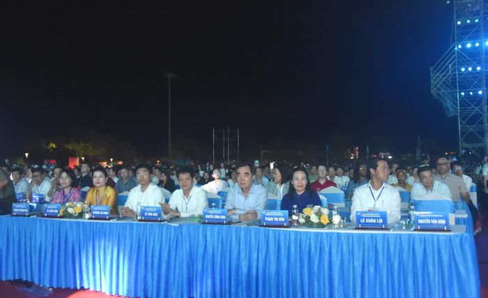 Các đại biểu tham dự lễ khai mạc - Ảnh: Đ.V