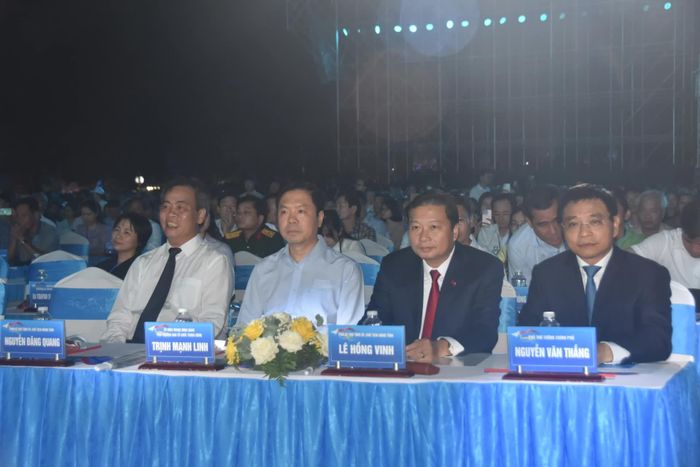 Đồng chí Nguyễn Văn Thắng, Ủy viên Trung ương Đảng, Phó Thủ tướng Chính phủ và các đại biểu tham dự lễ khai mạc - Ảnh: Đ.V