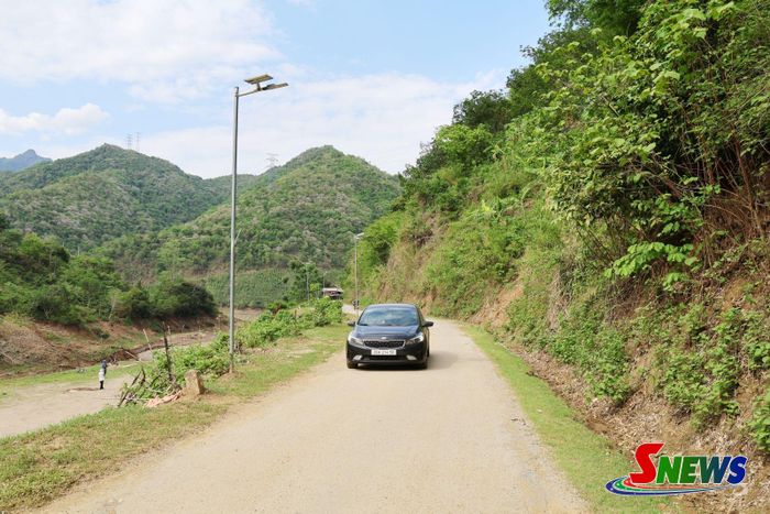 Mô hình huy động sức dân đóng góp xây dựng "Tuyến đường thắp sáng đường quê" tại xã Mường Bú.