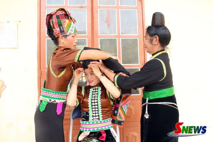 Phụ nữ La Ha xã Chiềng La.
