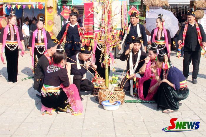 Lễ hội rượu cần của đồng bào dân tộc Kháng.