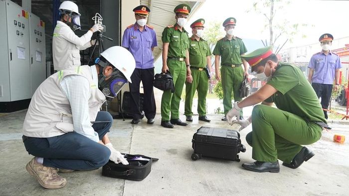 Lực lượng điều tra tiếp cận hiện trường, triển khai các biện pháp xác minh nguyên nhân vụ cháy 