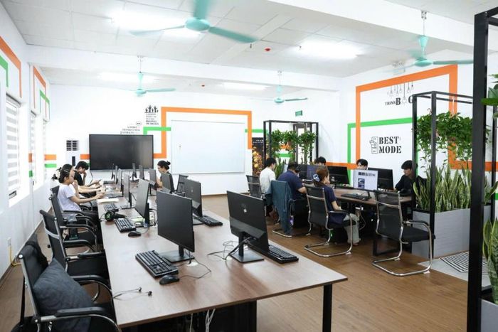 Mô hình tại ICTU nhấn mạnh yêu cầu đổi mới giáo dục đại học theo hướng gắn đào tạo với thực tiễn, gắn nhà trường với doanh nghiệp, gắn chương trình học với nhu cầu nhân lực của thị trường lao động