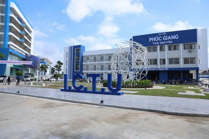 Điểm cốt lõi của mô hình tại ICTU Thái Nguyên là chuyển từ những biên bản ghi nhớ, các chương trình thực tập hay tuyển dụng mang tính thời vụ sang mô hình hợp tác thường xuyên, có không gian, có chương trình, có sản phẩm và có sự tham gia trực tiếp của doanh nghiệp trong môi trường đại học
