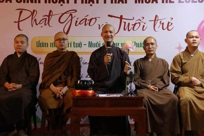 Đại đức Thích Nhuận Thanh phát biểu tại lễ khai mạc