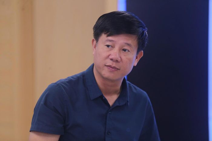 Ông Phạm Đức Luận, Cục trưởng Cục quản lý đê điều và phòng, chống thiên tai thông tin tại buổi họp ứng phó với bão số 1 và mưa lũ sau bão.
