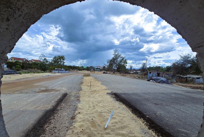 Đến cuối tháng 6, đoạn “nút thắt” mặt bằng còn lại trên còn 7/19 hộ gia đình, cá nhân chưa thống nhất với phương án bồi thường, hỗ trợ, tái định cư.