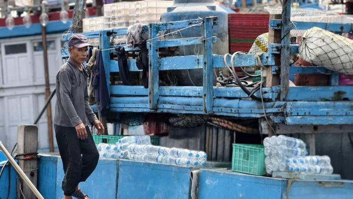 Giá dầu giảm giúp ngư dân tiết kiệm được một khoảng chi phí lớn trong mỗi chuyến ra khơi.