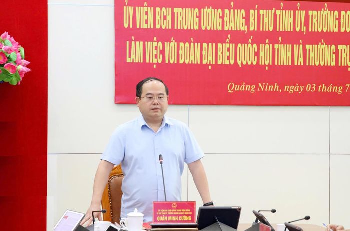 Bí thư Tỉnh ủy, Trưởng Đoàn ĐBQH tỉnh Quảng Ninh Quản Minh Cường nhấn mạnh các nội dung trọng tâm cơ quan dân cử tỉnh cần triển khai trong 6 tháng cuối năm. Ảnh: Q.M.G