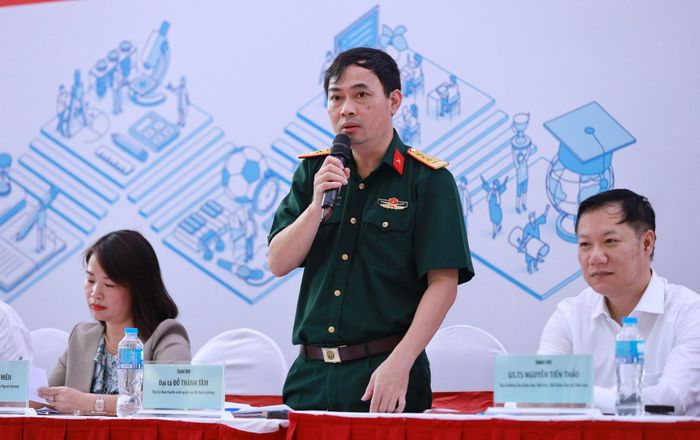 Các chuyên gia tuyển sinh hàng đầu, lãnh đạo các đại học, trường đại học lớn, đại diện Bộ Giáo dục và Đào tạo, đại diện khối trường Quân đội... tham gia trả lời câu hỏi giúp phụ huynh và các em học sinh lựa chọn được tốt nguyện vọng của bản thân