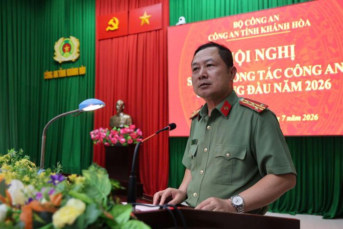 Phó Giám đốc Công an tỉnh, Đại tá Nguyễn Quân truyền đạt tóm tắt ý kiến chỉ đạo của Bộ trưởng Bộ Công an tại Hội nghị sơ kết 6 tháng đầu năm 2026 tại Hà Nội