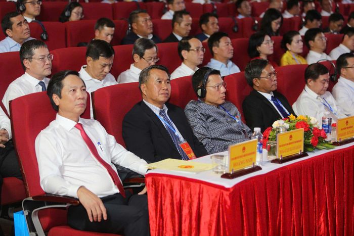 Nhiều lãnh đạo các tỉnh ở Lào, Thái Lan... và các nhà đầu tư nước ngoài đã đến dự hội nghị công bố Quyết định điều chỉnh Quy hoạch tỉnh thời kỳ 2021-2030, tầm nhìn đến năm 2050 và Xúc tiến đầu tư tỉnh Quảng Trị