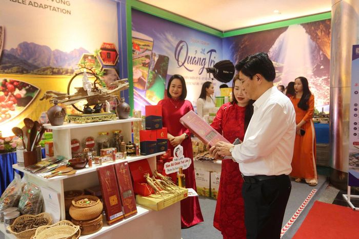 Tại hội nghị, nhiều sản phẩm OCOP về lĩnh vực nông nghiệp... của tỉnh Quảng Trị cũng đã được trưng bày giới thiệu và thu hút được sự chú ý