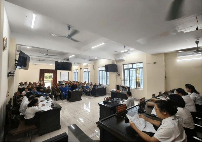 Các bị cáo đã thành khẩn khai báo, ăn năn hối hận về hành vi gây án của mình.