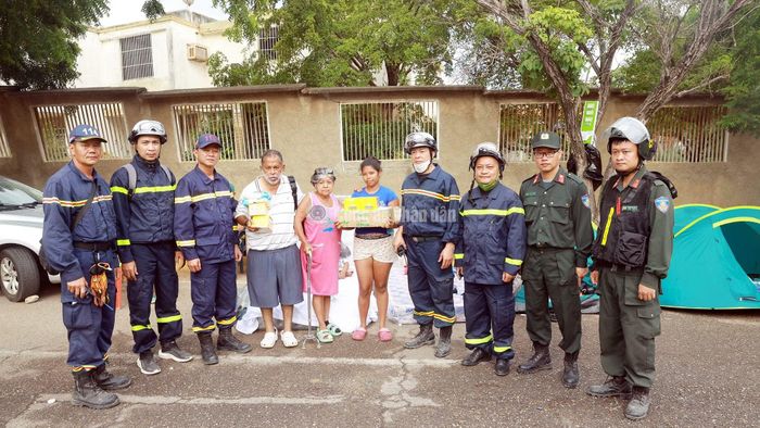 Những phần quà không mang giá trị vật chất quá lớn, nhưng đó là nguồn động viên tinh thần to lớn giúp người dân Venezuela có thêm nghị lực vượt qua cơn hoạn nạn.